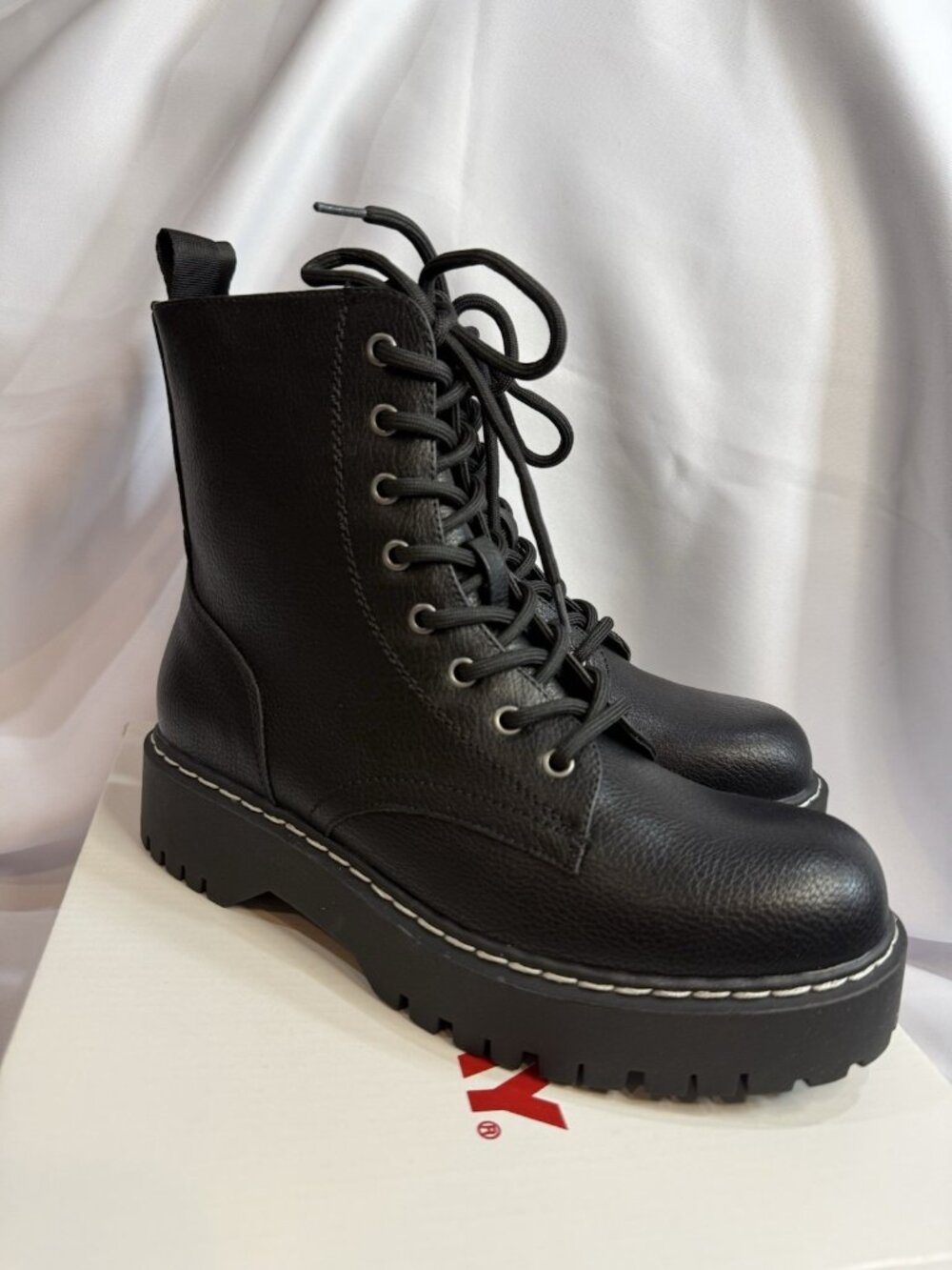 UnionBay Combat Boots Womens Size 8 Black Side Zip Up NEW Shoes - Picture 2 of 7